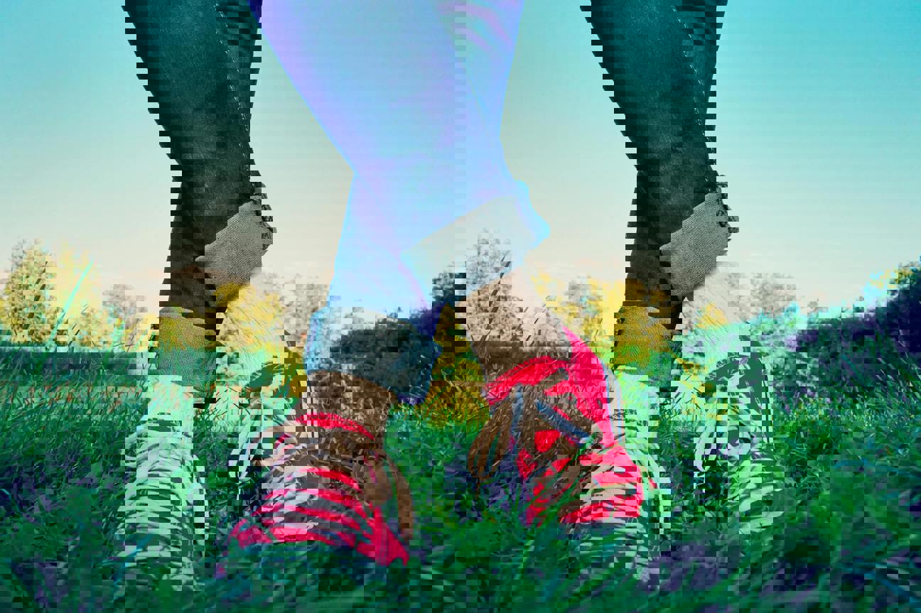 Červená nitka v šedi všedních dnů