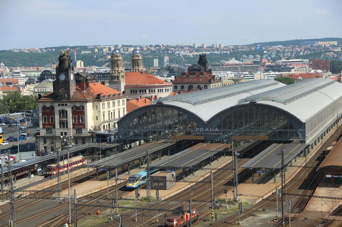 Luxus na kolejích: Proč mě pražské hlavní nádraží pořád baví