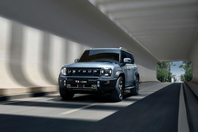 Nové SUV N°7: Francouzská extravagance, nebo jen naleštěná bída?