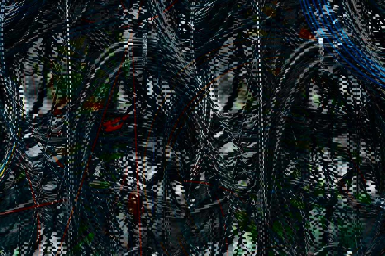 Mozek jako neoptimalizovaný procesor: Proč dospělé ADHD není jen lenost