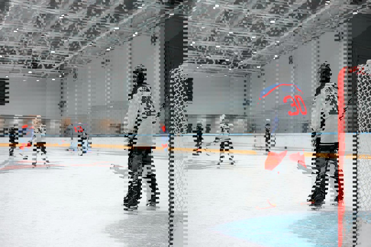 Když se čas zastaví v prodloužení: Pohled na hokejové drama skrze data a emoce