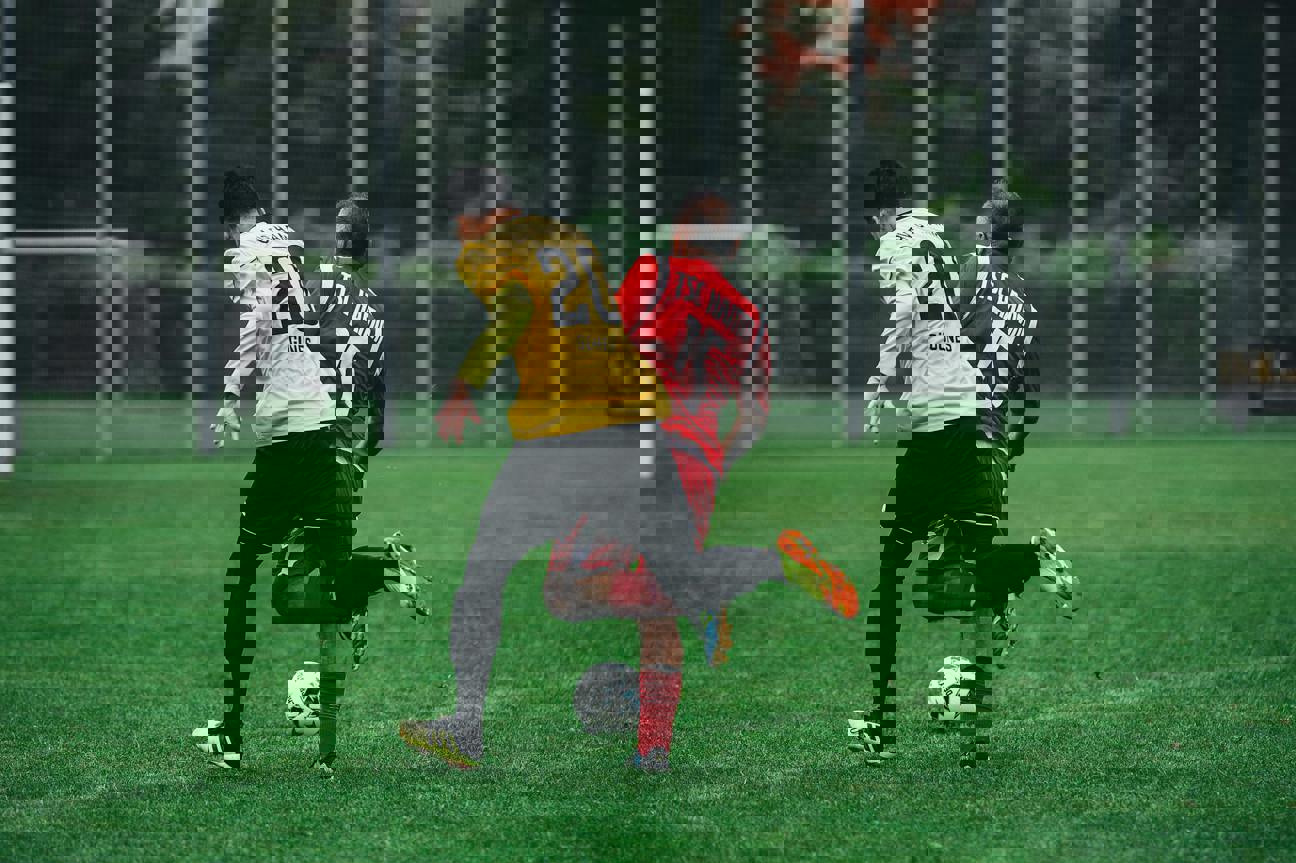 Povinná jízda, nebo příslib lepších zítřků? Když mládí na hřišti nezná slitování