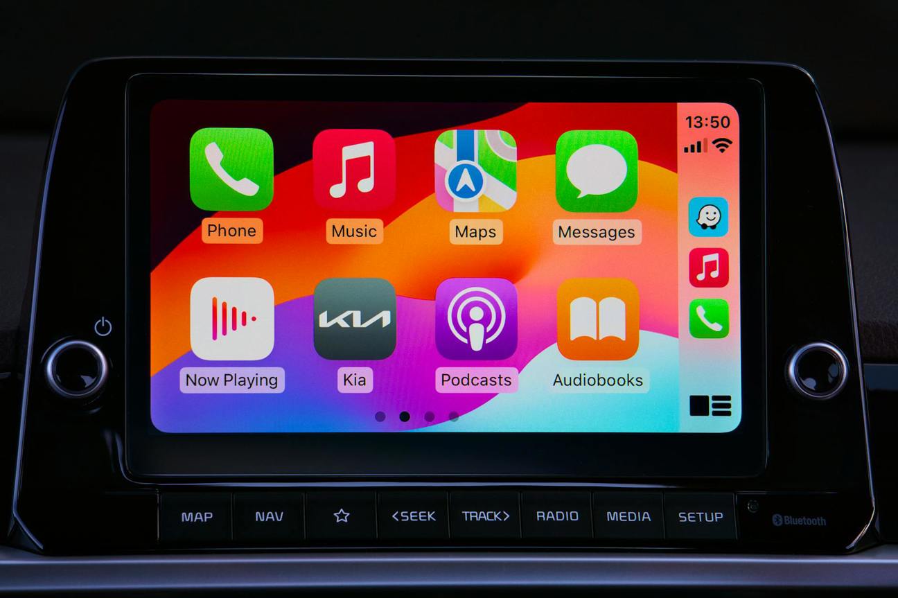Když se software v autě zblázní: Proč mi Spotify v CarPlay najednou lže?