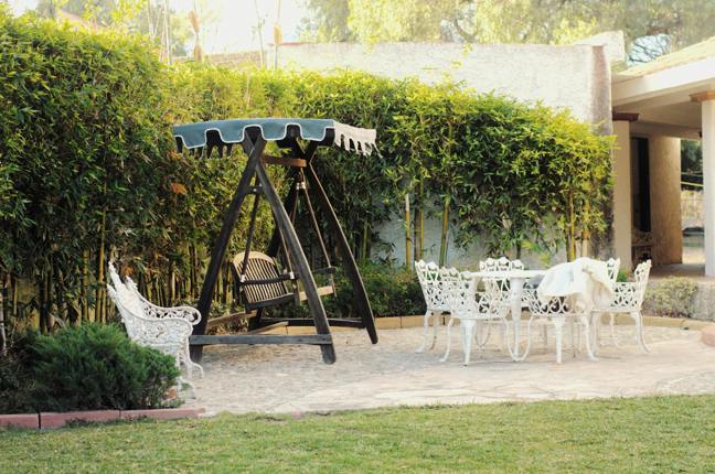 Zahrada, která se nebojí mraků: Jak si užít venkovní pohodu i za deště