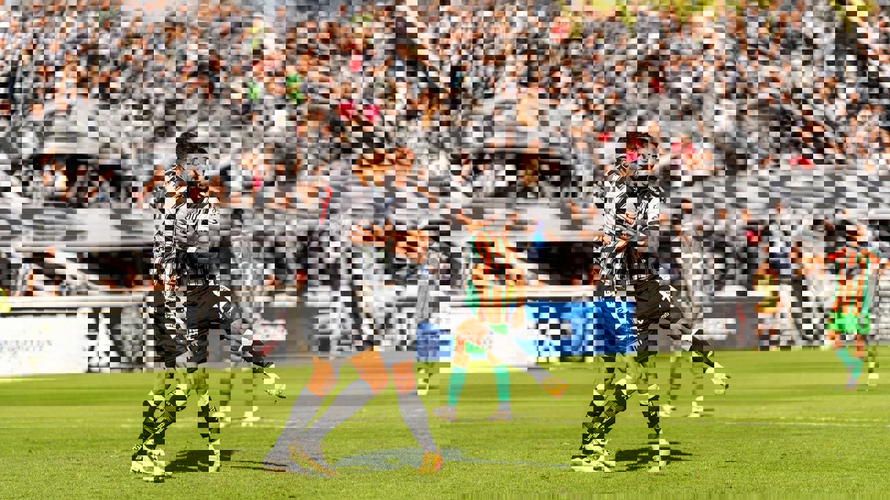 Slavia válí a nikdo se tomu moc nediví. Proč je dominance jednoho klubu pro ligu dobrá i špatná zároveň