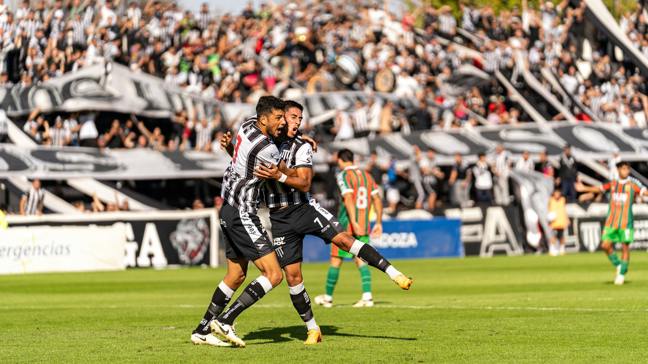 Slavia válí a nikdo se tomu moc nediví. Proč je dominance jednoho klubu pro ligu dobrá i špatná zároveň